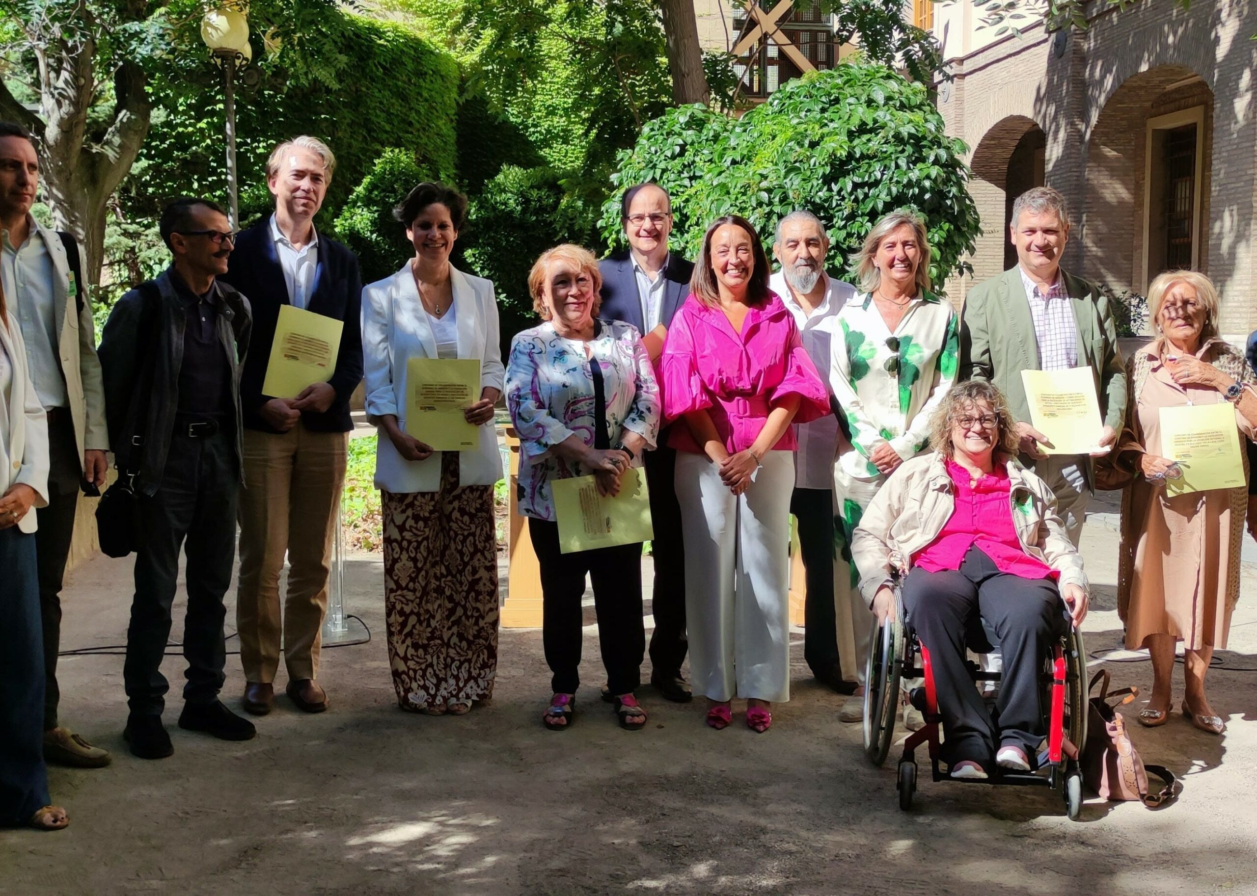El Gobierno de Aragón firma un convenio con Fundación ANAR para impulsar proyectos de atención a las familias